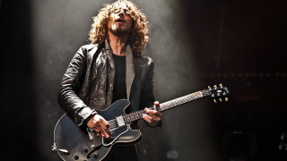 Chris Cornell • Gibson rend hommage au chanteur/guitariste