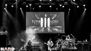 FLYING COLORS • L'album "Third Stage: Live In London" en septembre
